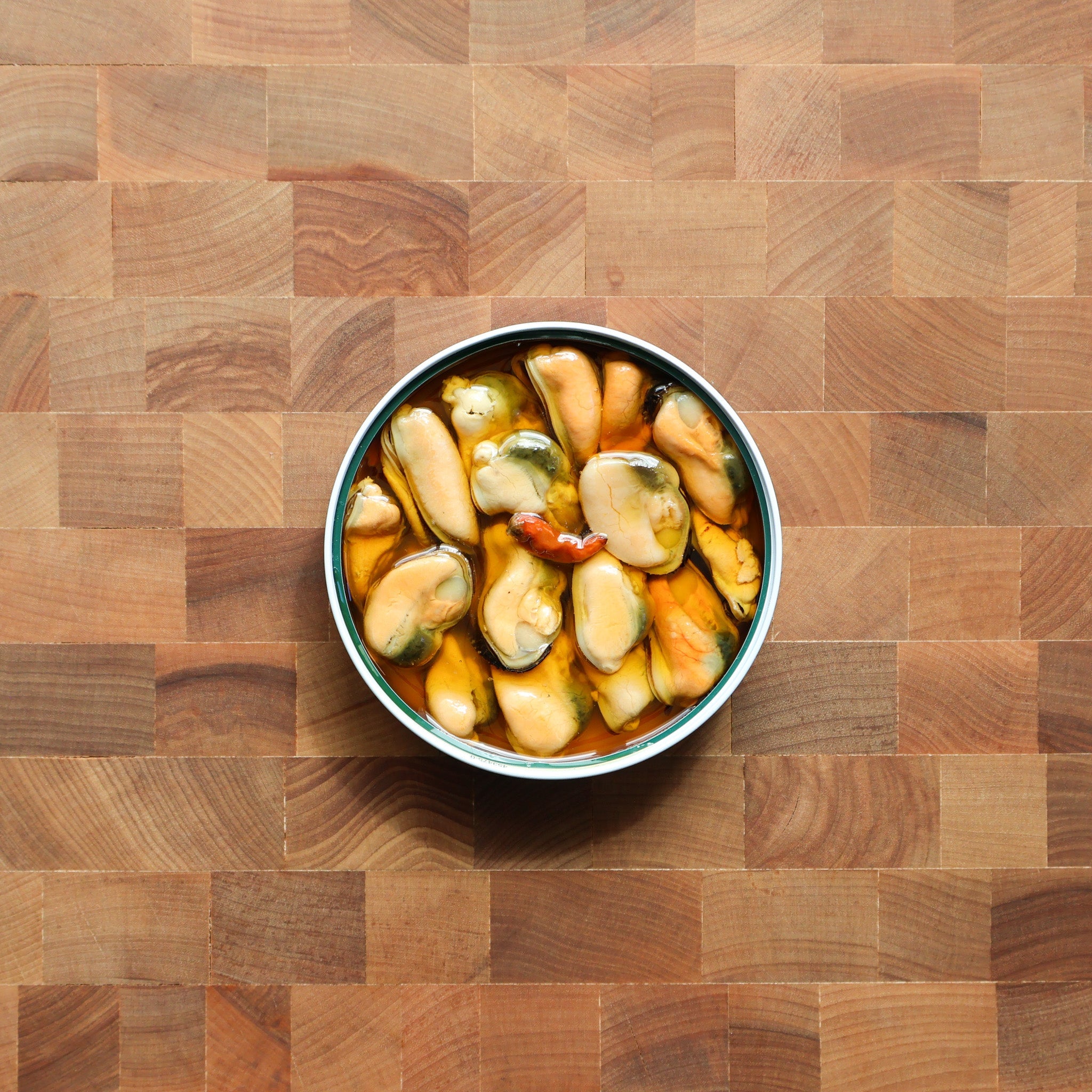 La Curiosa - 12/16 Mussels in Olive Oil w/ Garlic & Chili - FishNook Tinned Seafood Co.