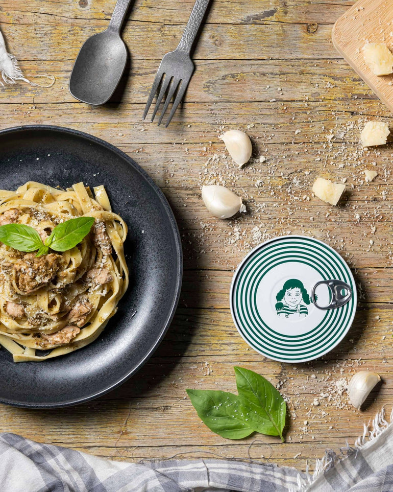 Fettuccini pasta featuring our La Curiosa Tuna Belly in Pesto Tin